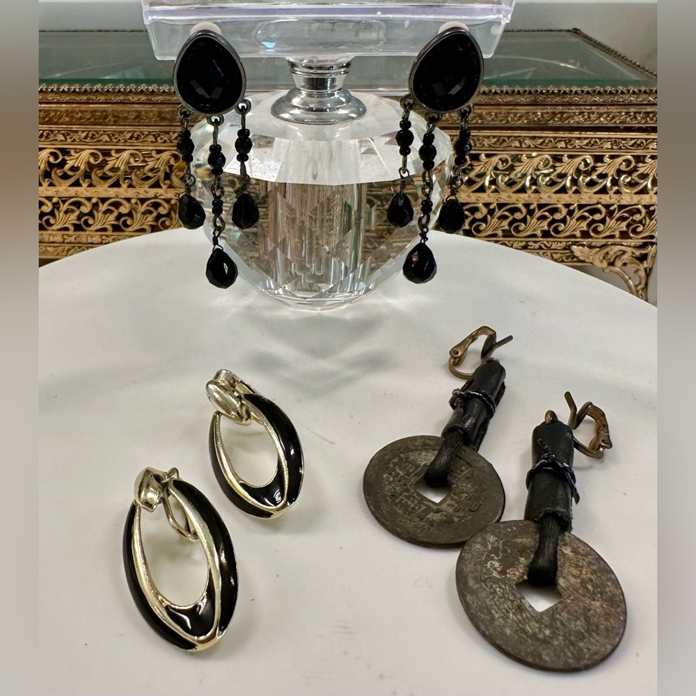 VTG LOT Black Costume Jewelry Glass/Enamel/Leather/Metal Clip-On Earrings EUC